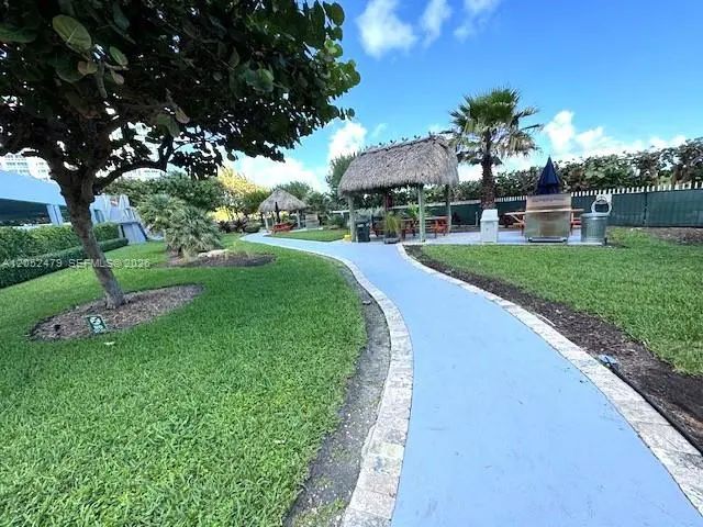 5 of 10 - 6423 Collins Avenue #809, Miami Beach, FL