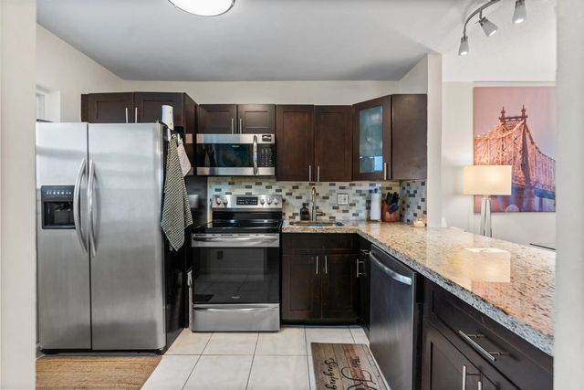 4 of 40 - 2223 Park Lane #210, Hollywood, FL