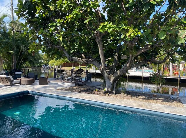 2 of 33 - 2001 N Victoria Park Road, Fort Lauderdale, FL