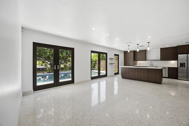 5 of 33 - 2001 N Victoria Park Road, Fort Lauderdale, FL