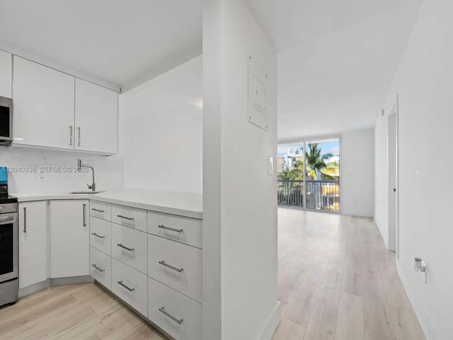 2 of 38 - 401 Ocean Drive #403, Miami Beach, FL