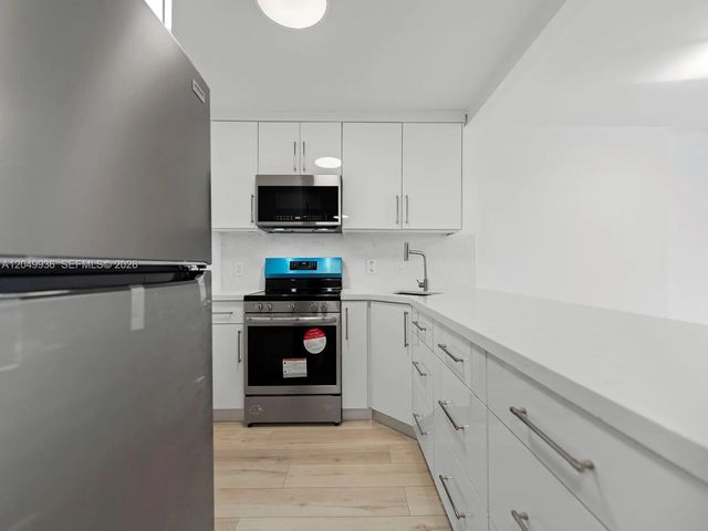 3 of 38 - 401 Ocean Drive #403, Miami Beach, FL