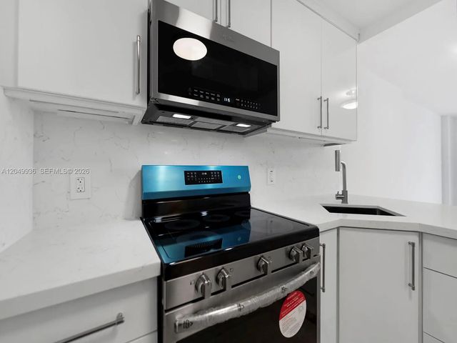 4 of 38 - 401 Ocean Drive #403, Miami Beach, FL