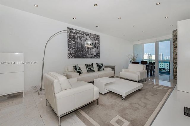 5 of 11 - 18201 Collins Avenue #1101, Sunny Isles Beach, FL