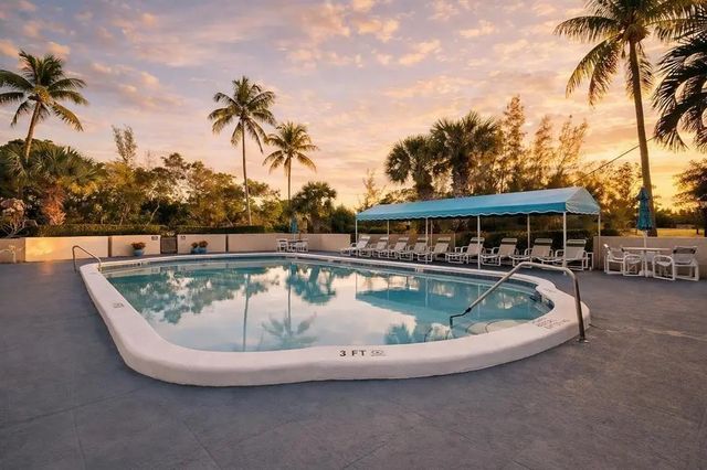 4 of 27 - 4100 Tivoli Court #304, Lake Worth, FL