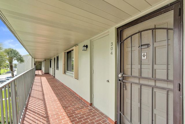 5 of 27 - 4100 Tivoli Court #304, Lake Worth, FL