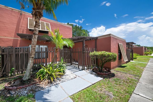 2 of 36 - 1517 Fairway Road, Pembroke Pines, FL
