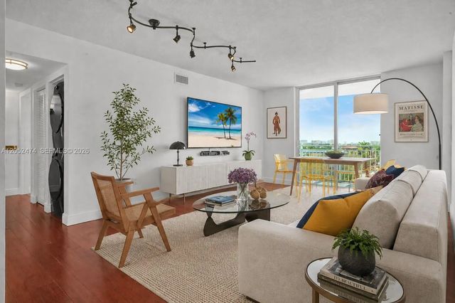 60 Nw 37th Avenue #608, Miami