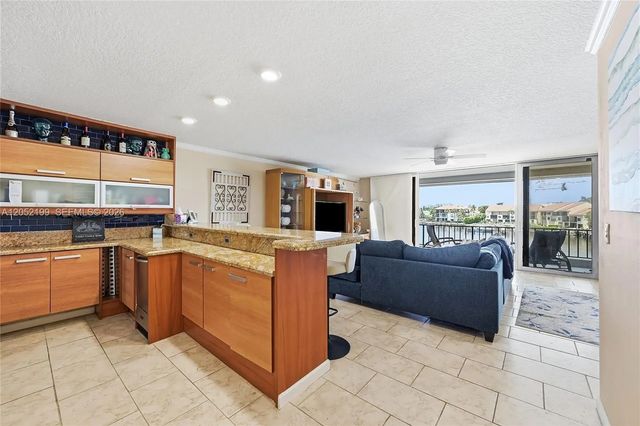 801 Palm Trail #10, Delray Beach