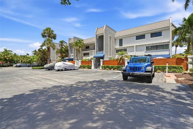 4 of 30 - 801 Palm Trail #10, Delray Beach, FL