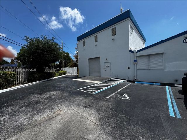 6151 Pembroke Road, Hollywood