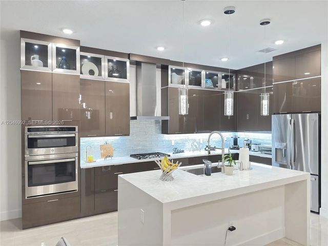 5444 Sw Saint Armands Way, Westlake