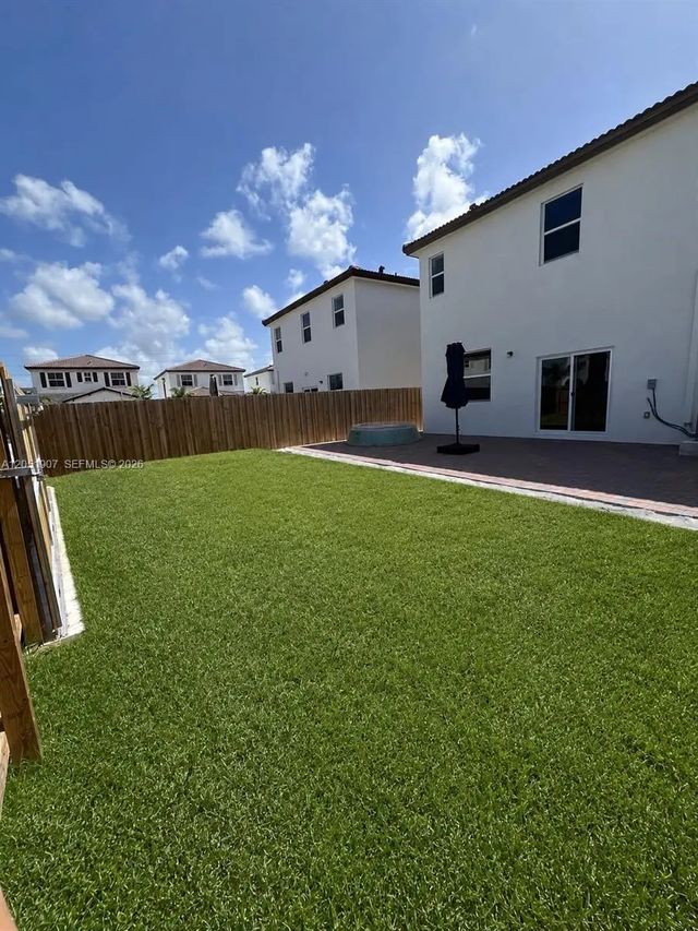 2 of 35 - 2523 Se 26th Terrace, Homestead, FL