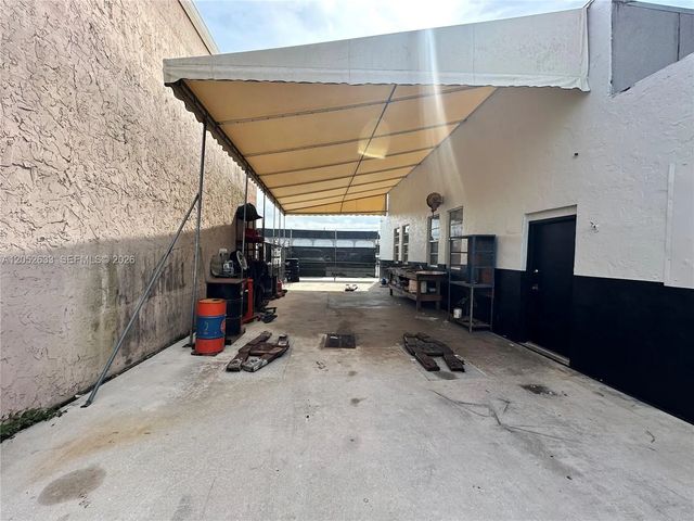4 of 11 - 2304 Sw 60th Way, Miramar, FL