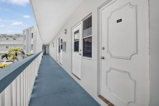 4 of 36 - 2200 Park Lane #208, Hollywood, FL
