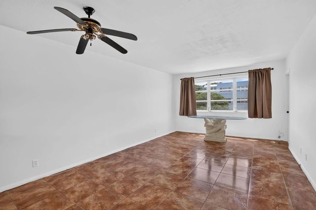 5 of 36 - 2200 Park Lane #208, Hollywood, FL