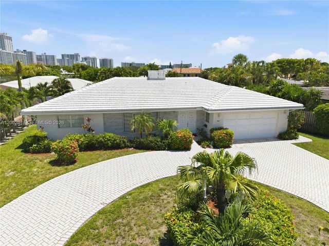 2 of 27 - 8 Castle Harbor Island, Fort Lauderdale, FL