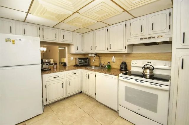 5 of 19 - 8401 Lagos De Campo Boulevard #306v, Tamarac, FL