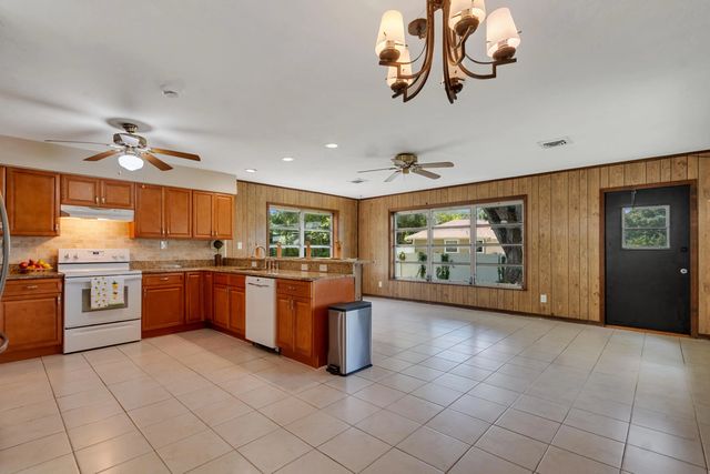 3 of 37 - 5605 38th Street, Vero Beach, FL