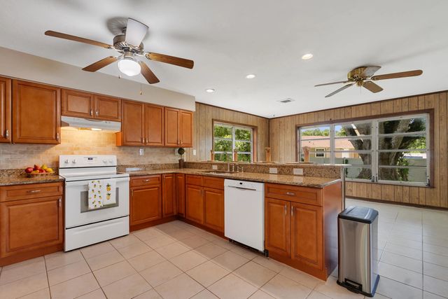 4 of 37 - 5605 38th Street, Vero Beach, FL