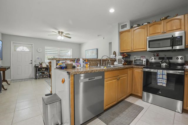 5 of 23 - 3231 Vassallo Avenue, Palm Springs, FL