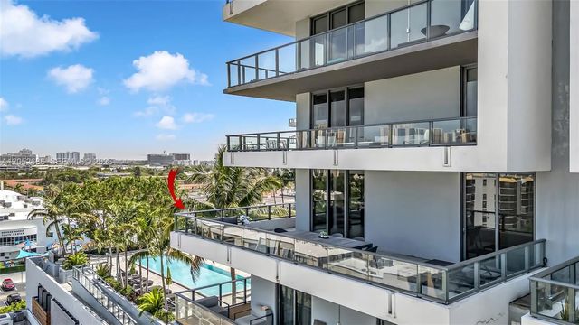 2960 Ne 207th Street #811, Aventura