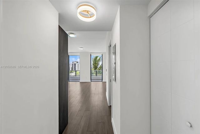 3 of 32 - 2960 Ne 207th Street #811, Aventura, FL