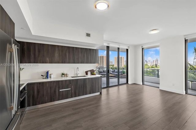4 of 32 - 2960 Ne 207th Street #811, Aventura, FL