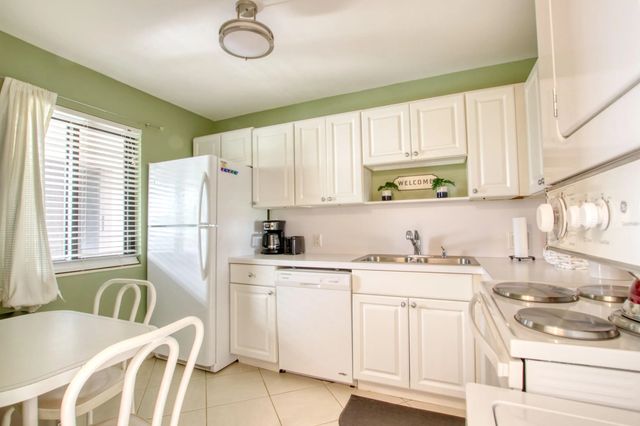 4 of 17 - 4272 D Este Court #305, Lake Worth, FL
