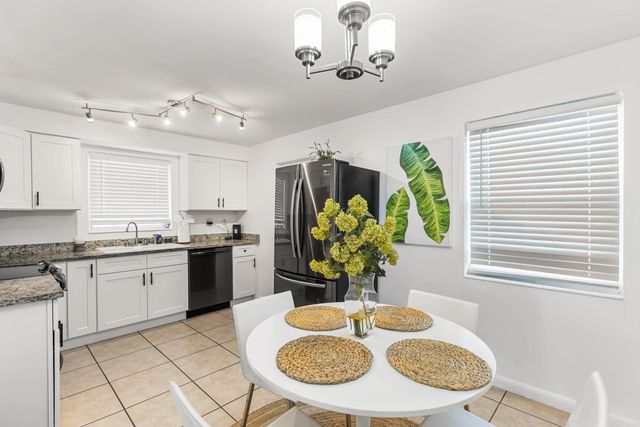 5 of 25 - 2191 Thomasson Drive, Naples, FL