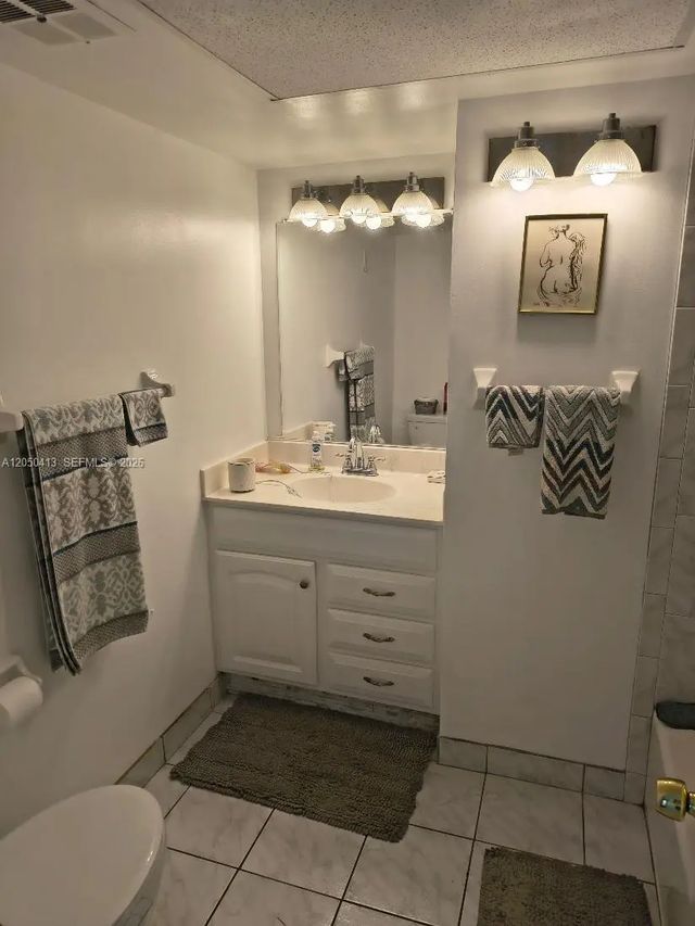Photo of 3105 Oakland Shores #j 207, Oakland Park FL