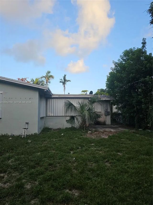 3 of 35 - 722 S E Street, Lake Worth, FL