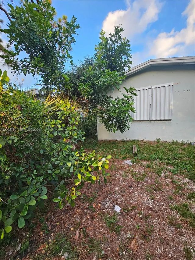 4 of 35 - 722 S E Street, Lake Worth, FL
