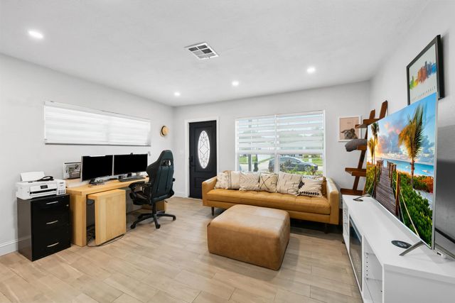5 of 23 - 400 Nw 52nd Court, Oakland Park, FL