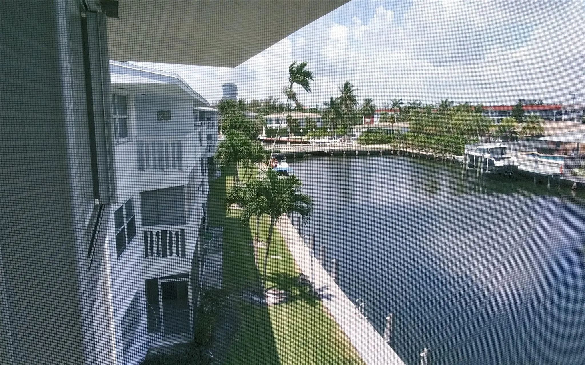 460 Paradise Isle Boulevard #301, Hallandale Beach