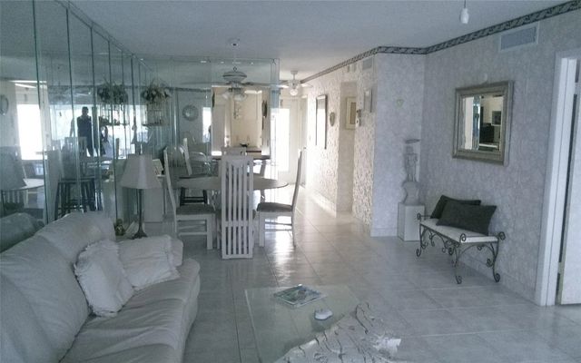 5 of 27 - 460 Paradise Isle Boulevard #301, Hallandale Beach, FL