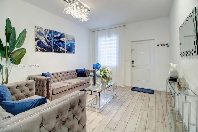 4 of 28 - 789 Se 16th Court, Homestead, FL