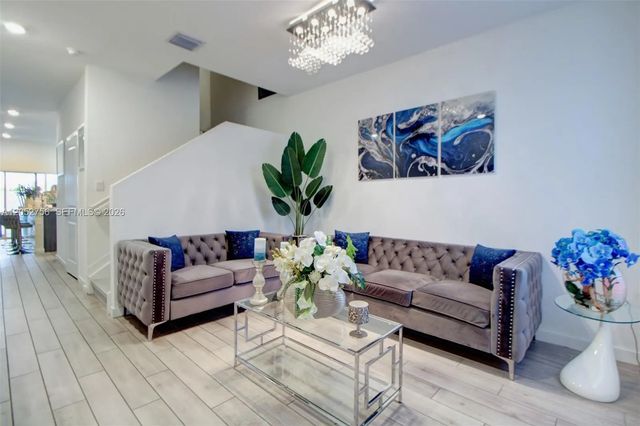 5 of 28 - 789 Se 16th Court, Homestead, FL