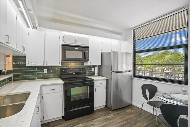 3516 Whitehall Drive #301, West Palm Beach