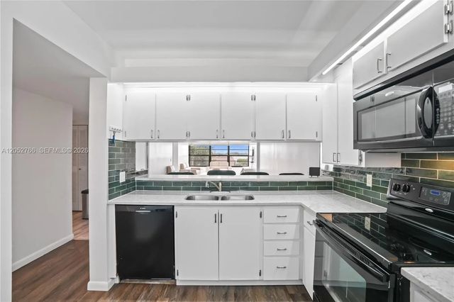 4 of 27 - 3516 Whitehall Drive #301, West Palm Beach, FL