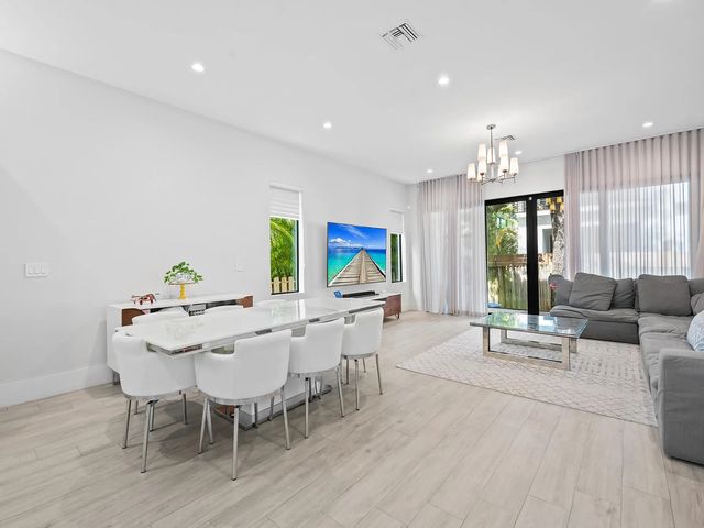 4 of 26 - 315 Ne 15th Avenue, Fort Lauderdale, FL