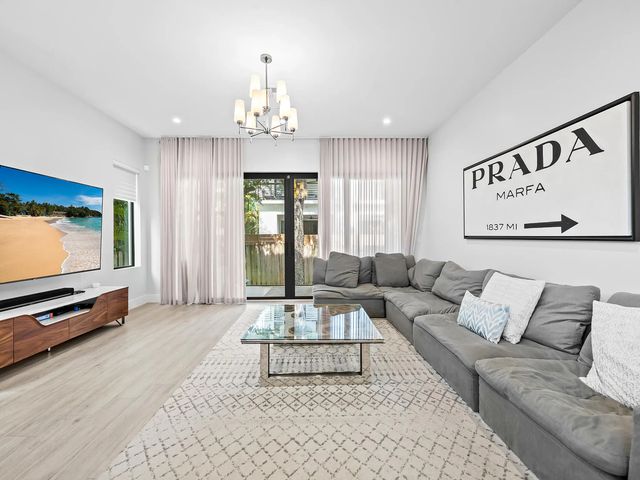 5 of 26 - 315 Ne 15th Avenue, Fort Lauderdale, FL