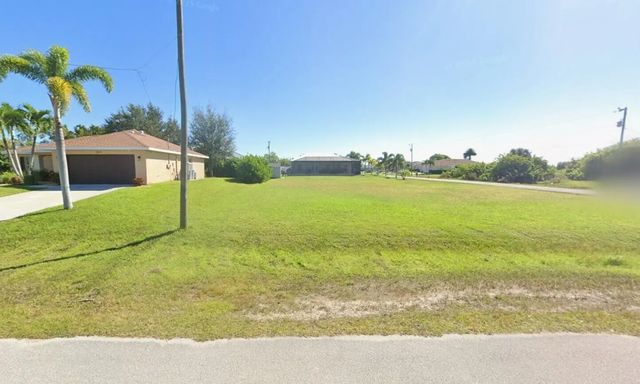 815 Nw 28th Place, Cape Coral