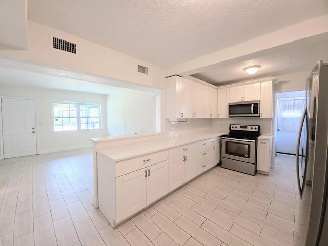 3 of 27 - 1220 Ne 1st Avenue, Fort Lauderdale, FL