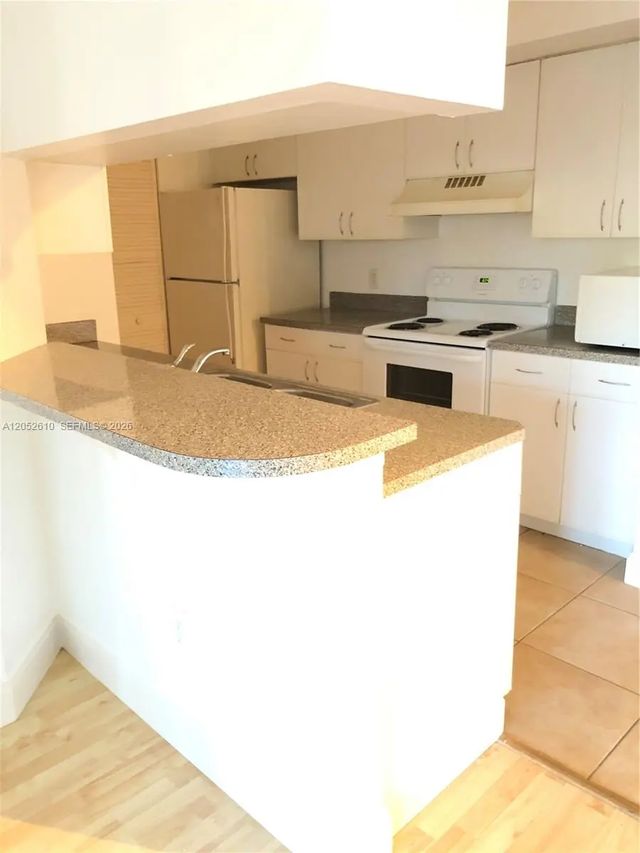 4 of 25 - 420 S Park Road #108, Hollywood, FL