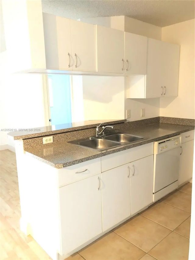 5 of 25 - 420 S Park Road #108, Hollywood, FL