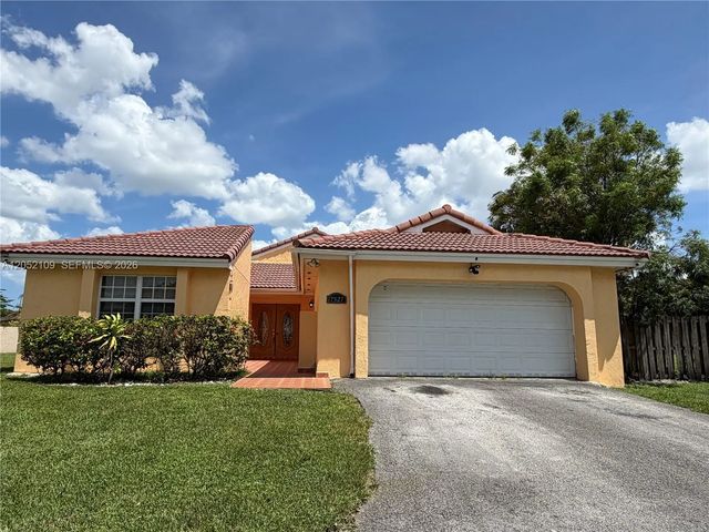 17527 Nw 62nd Place N, Hialeah
