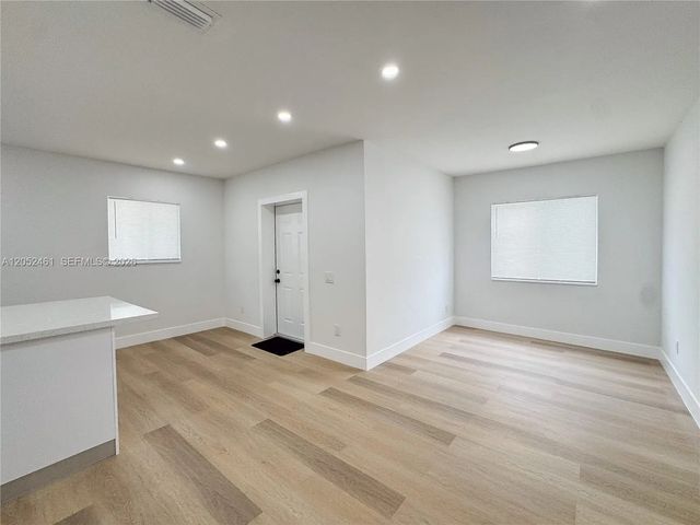 4 of 18 - 1558 Nw 71st Street, Miami, FL