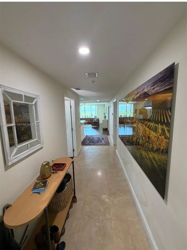 14951 Royal Oaks Lane #808, North Miami