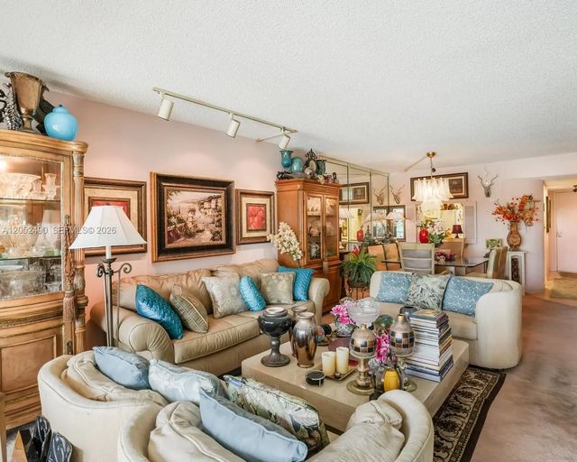 4 of 27 - 3930 Inverrary Boulevard #406-d, Lauderhill, FL